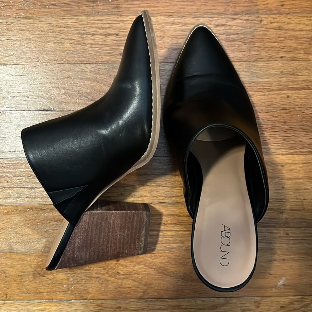 Faux leather clogs